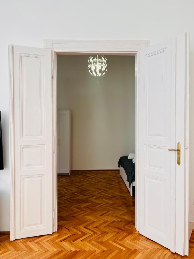 Apartment Friends Central Oradea Exterior photo