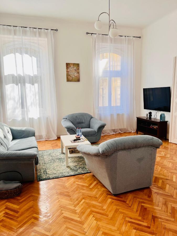 Apartment Friends Central Oradea Exterior photo