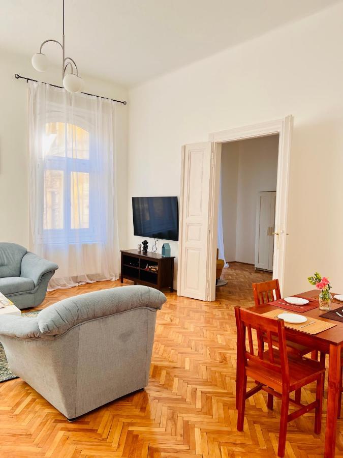 Apartment Friends Central Oradea Exterior photo