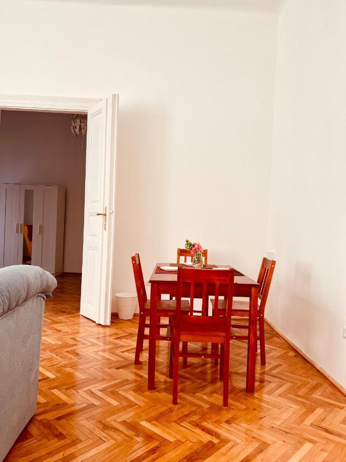 Apartment Friends Central Oradea Exterior photo