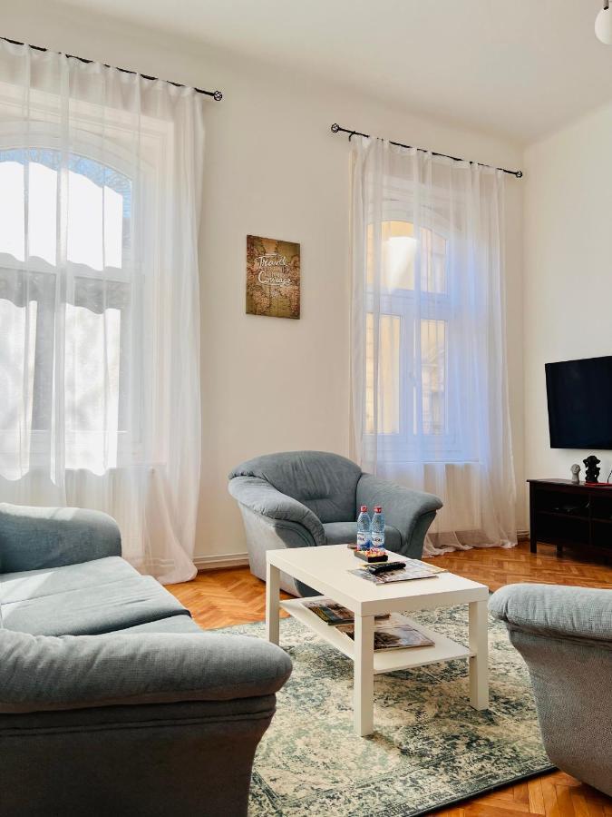 Apartment Friends Central Oradea Exterior photo
