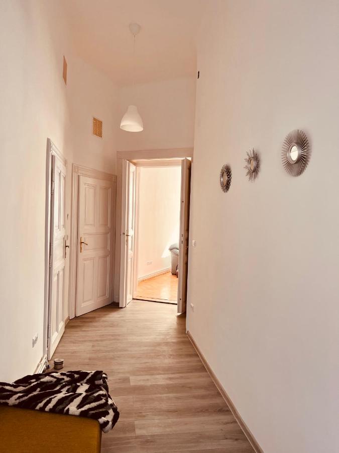 Apartment Friends Central Oradea Exterior photo