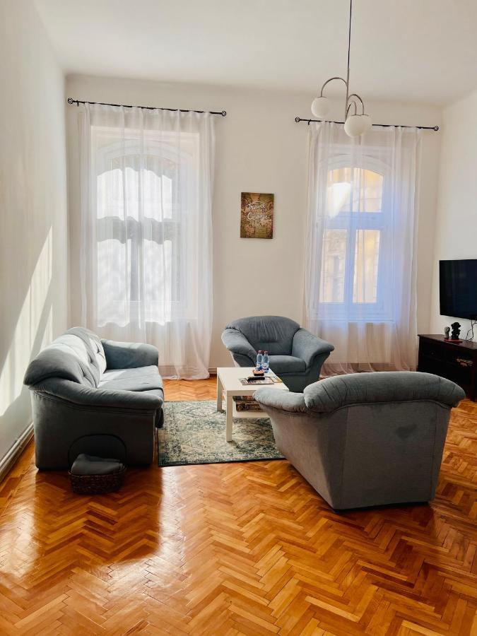 Apartment Friends Central Oradea Exterior photo