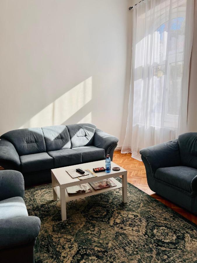 Apartment Friends Central Oradea Exterior photo